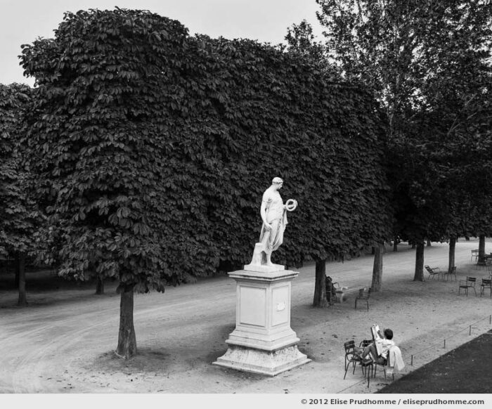La pose or The Pose, Tuileries Garden, Paris, France, 2012 (part of the series Yours, Mine, Le Nôtre's) by Elise Prudhomme.