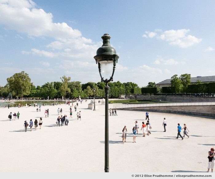 Lumière blanche or White Light, Tuileries Garden, Paris, France, 2011 (part of the series Yours, Mine, Le Nôtre's) by Elise Prudhomme.