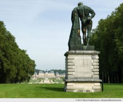 View on the Château of Vaux-le-Vicomte from the statue of Hercules, Maincy, France. 2013 (series Yours, Mine, Le Nôtre's) by Elise Prudhomme.