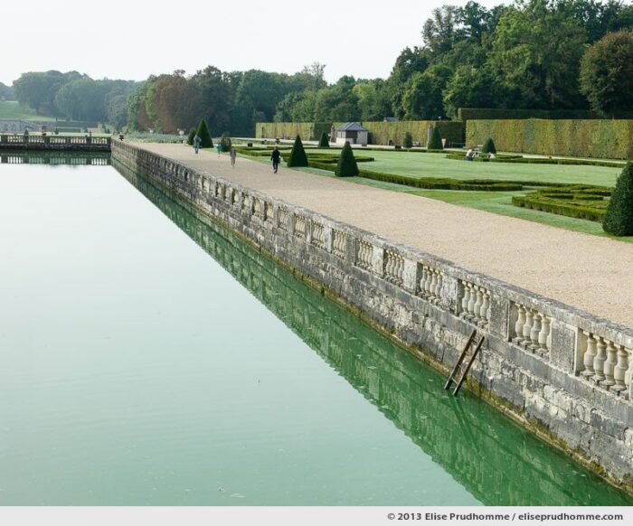Moat and stonework, Vaux-le-Vicomte Castle and Garden, Maincy, France. 2013 (series Yours, Mine, Le Nôtre's) by Elise Prudhomme.