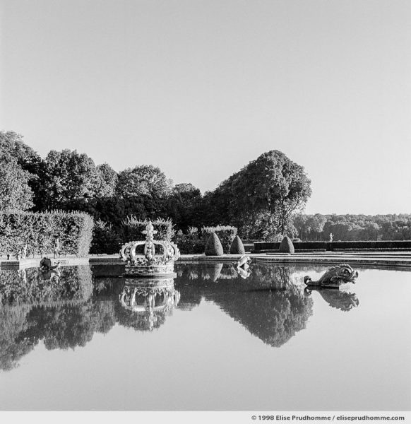 Parterre de la Couronne, Study 1, Vaux-le-Vicomte Castle and Garden, Maincy, France. 1998 (series Yours, Mine, Le Nôtre's) by Elise Prudhomme.