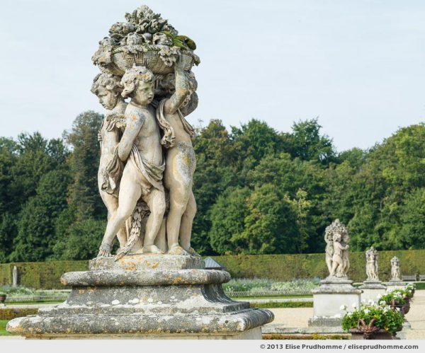 Sculptures in the Parterre de Broderie, Vaux-le-Vicomte Castle and Garden, Maincy, France. 2013 (series Yours, Mine, Le Nôtre's) by Elise Prudhomme.