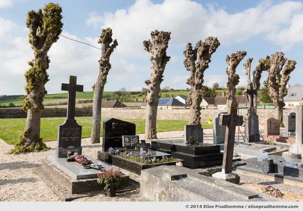 Cemetery and surrounding wall, Heugeville-sur-Sienne, Lower Normandy, France.  Cimetière traditionnel et son mur environnant, Heugeville-sur-Sienne, Basse Normandie, France.