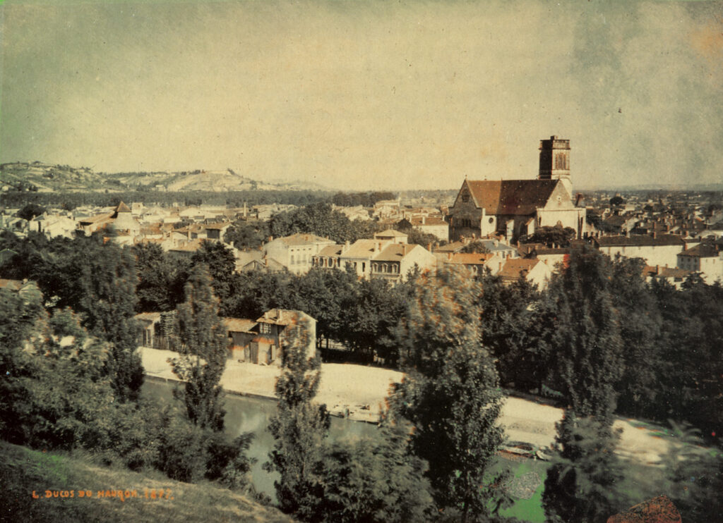 Early color photo of Agen, France, by Louis Ducos du Hauron, 1877. The cathedral in the scene is the Cathédrale Saint-Caprais d'Agen.