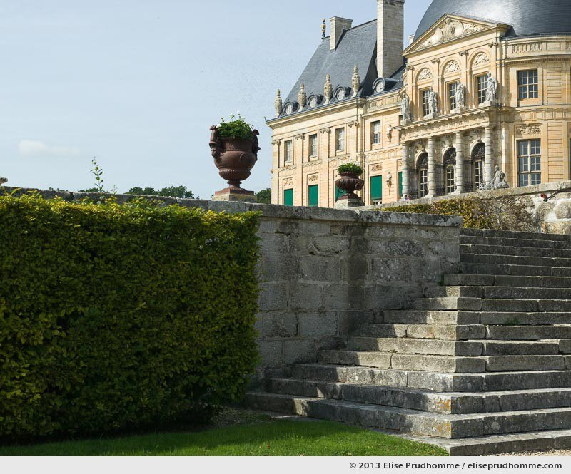 Stonework and château façade, Vaux-le-Vicomte Castle and Garden, Maincy, France. 2013 (series Yours, Mine, Le Nôtre's) by Elise Prudhomme.