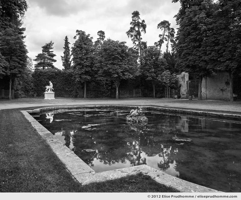 Grand Trianon, Versailles Chateau Garden, Paris, France, 2012 (part of the series Yours, Mine, Le Nôtre's) by Elise Prudhomme.