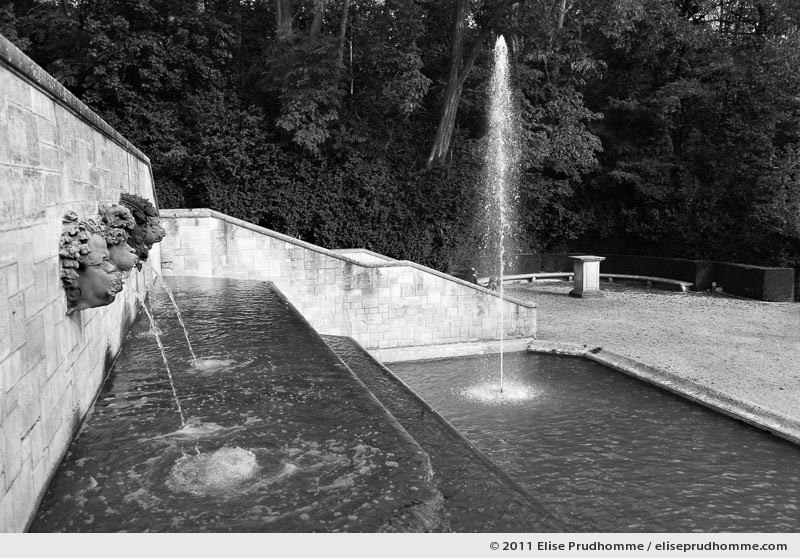 Eaux vives, Parc de Sceaux, France, 2011 (series Yours, Mine, Le Nôtre's) by Elise Prudhomme.