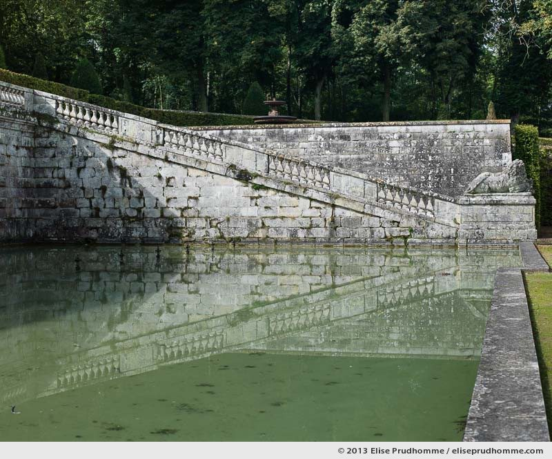 Stonework of basin and grotto, Vaux-le-Vicomte Castle and Garden, Maincy, France. 2013 (series Yours, Mine, Le Nôtre's) by Elise Prudhomme.