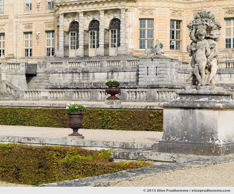 Stonework and rear view of the Château of Vaux-le-Vicomte Castle and Garden, Maincy, France. 2013 (series Yours, Mine, Le Nôtre's) by Elise Prudhomme.